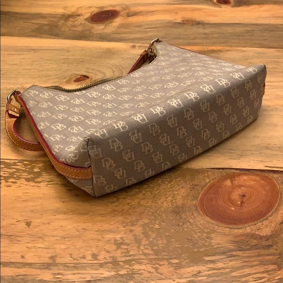 Signature small Dooney and Bourke bag - Picture 4 of 7